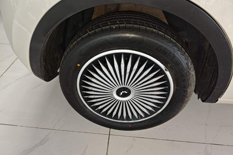 Used Wuling Bingo 2024 333 km Lingxi Connected Version Right Rear Wheel Hub