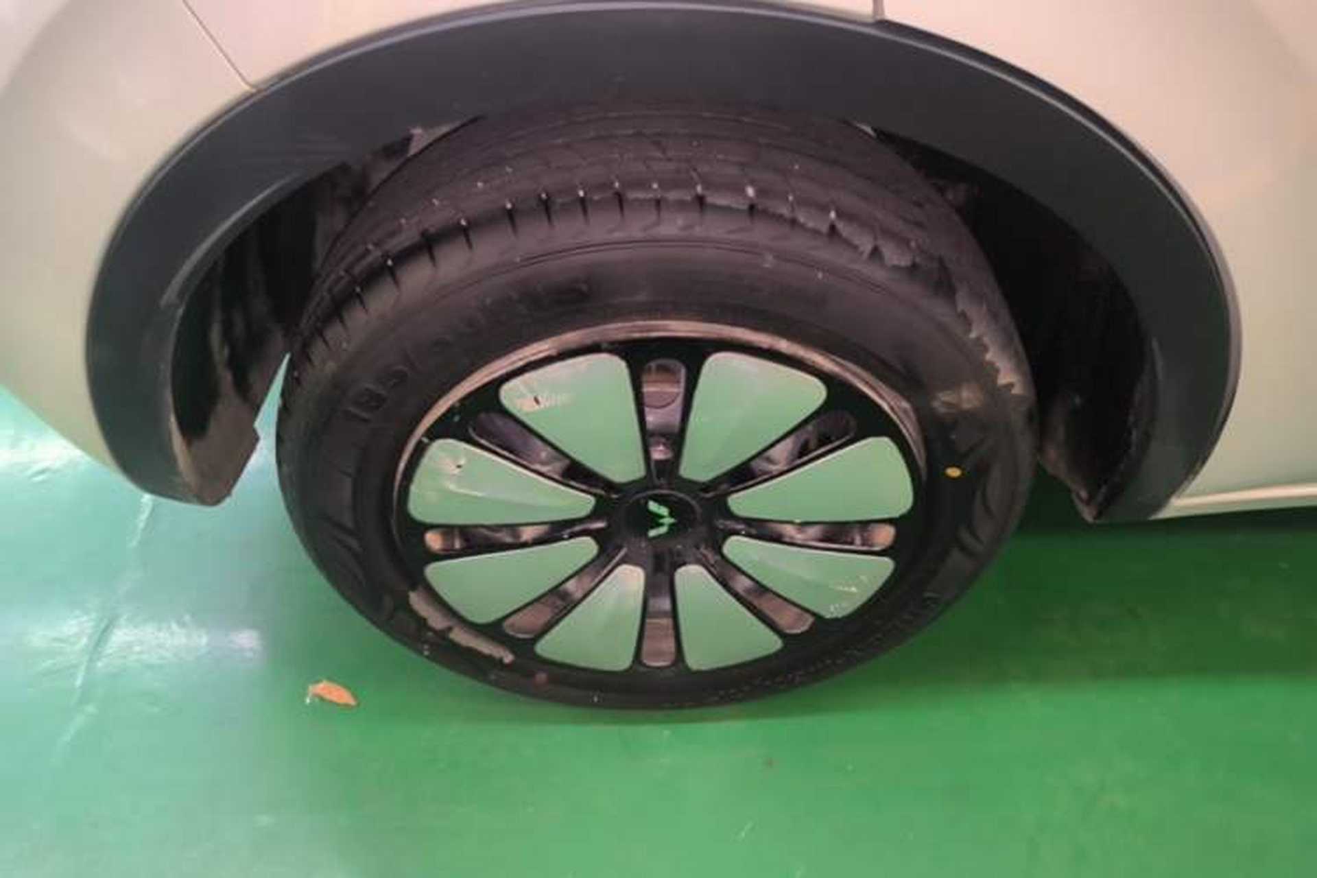 Used Wuling Bingo 2024 333 km Lingxi Connected Version Right Rear Wheel Hub