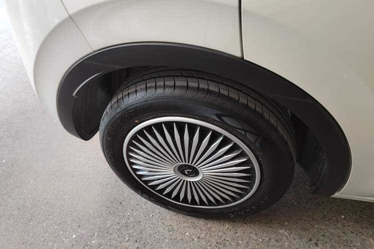 Used Wuling Bingo 2024 333 km Enjoyment Version Right Rear Wheel Hub