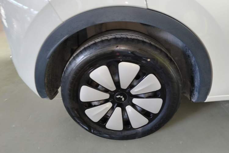 Used Wuling Bingo 2024 333 km Enjoyment Version Right Rear Wheel Hub