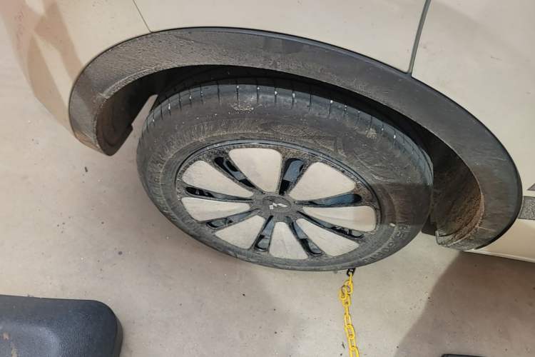 Used Wuling Bingo 2024 333 km Lingxi Connected Version Right Rear Wheel Hub