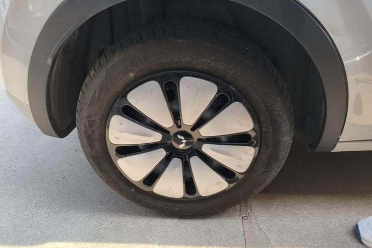 Used Wuling Bingo 2024 333 km Enjoyment Version Right Rear Wheel Hub