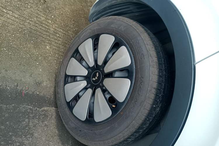 Used Wuling Bingo 2024 333 km Lingxi Connected Version Right Rear Wheel Hub