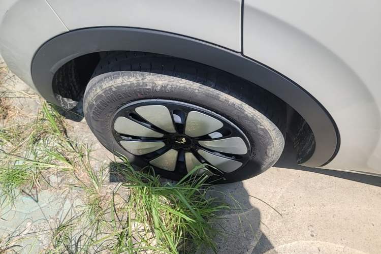 Used Wuling Bingo 2024 333 km Enjoyment Version Right Rear Wheel Hub