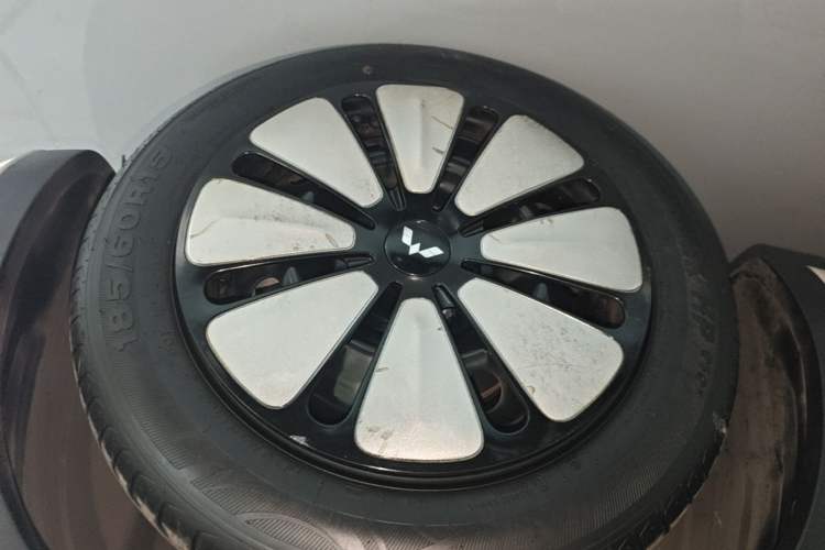 Used Wuling Bingo 2024 333 km Lingxi Connected Version Right Rear Wheel Hub
