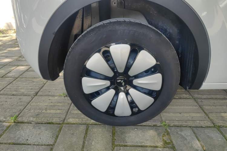 Used Wuling Bingo 2024 333 km Enjoyment Version Right Rear Wheel Hub