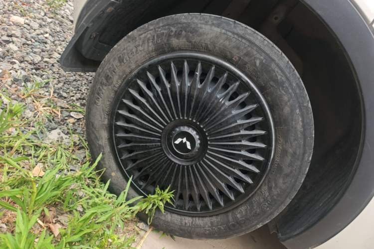 Used Wuling Bingo 2024 333 km Lingxi Connected Version Right Rear Wheel Hub
