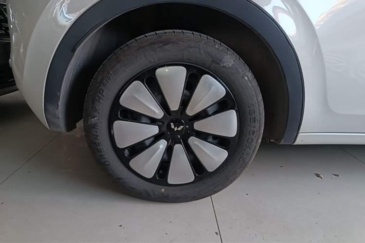 Used Wuling Bingo 2024 333 km Enjoyment Version Right Rear Wheel Hub