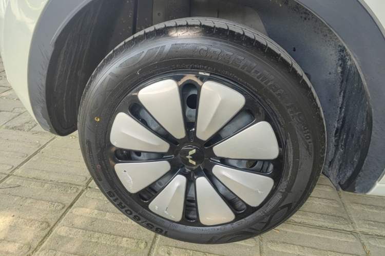 Used Wuling Bingo 2024 333 km Lingxi Connected Version Right Rear Wheel Hub