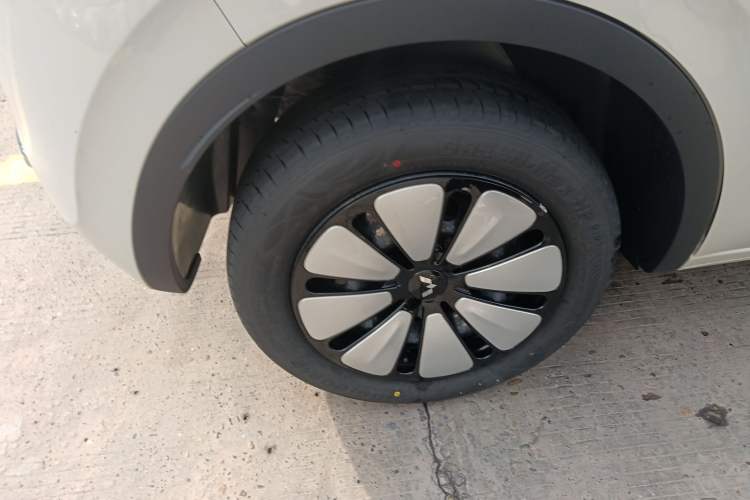 Used Wuling Bingo 2024 333 km Enjoyment Version Right Rear Wheel Hub