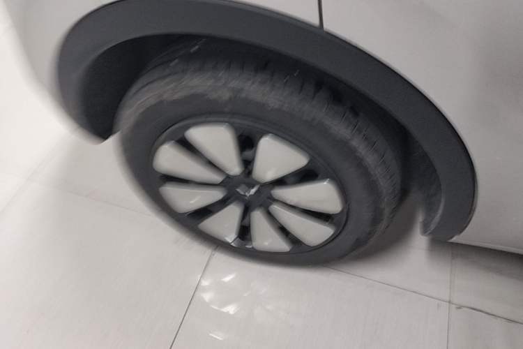 Used Wuling Bingo 2024 333 km Enjoyment Version Right Rear Wheel Hub