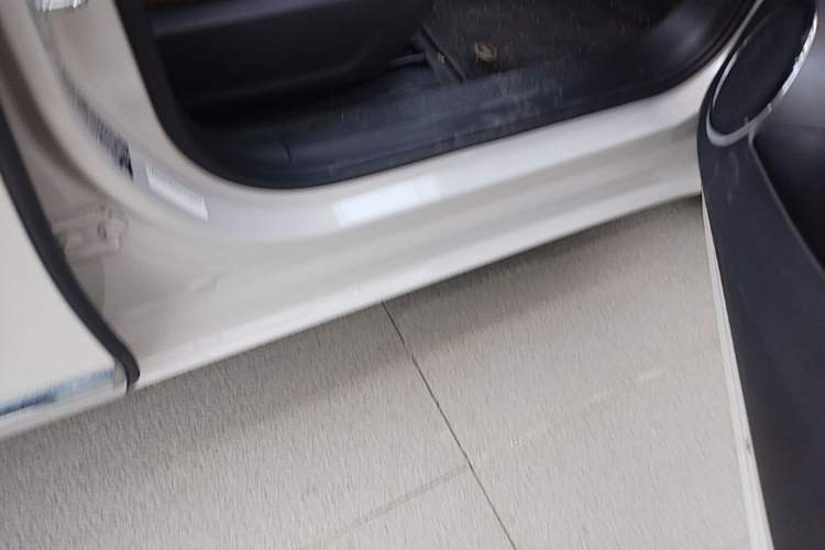 Used Wuling Bingo 2024 333 km Lingxi Connected Version Right Side Sill