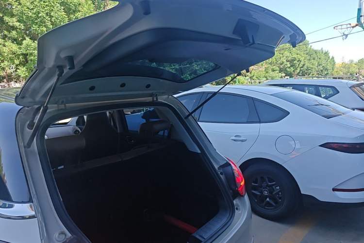 Used Wuling Bingo 2024 333 km Enjoyment Version Trunk