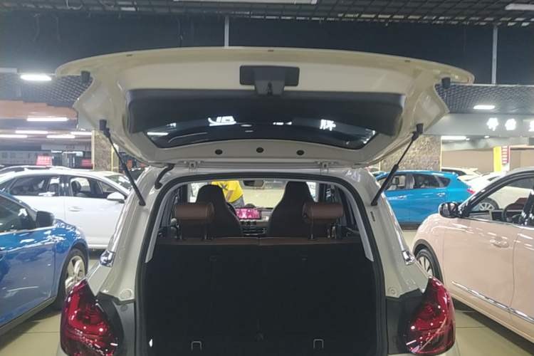 Used Wuling Bingo 2024 333 km Enjoyment Version Trunk