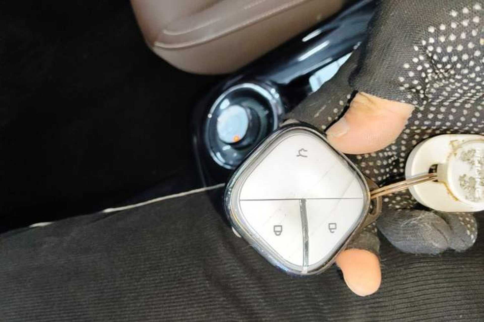 Used Wuling Bingo 2024 333 km Lingxi Connected Version Vehicle Key