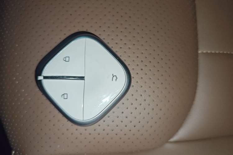 Used Wuling Bingo 2024 333 km Lingxi Connected Version Vehicle Key