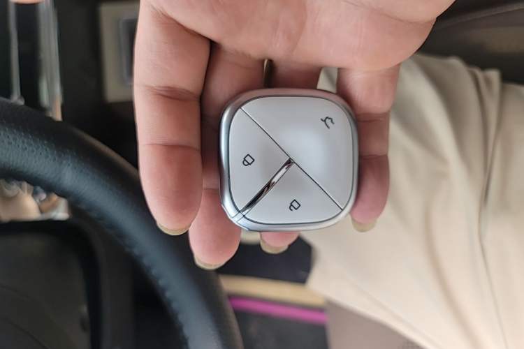 Used Wuling Bingo 2024 333 km Lingxi Connected Version Vehicle Key