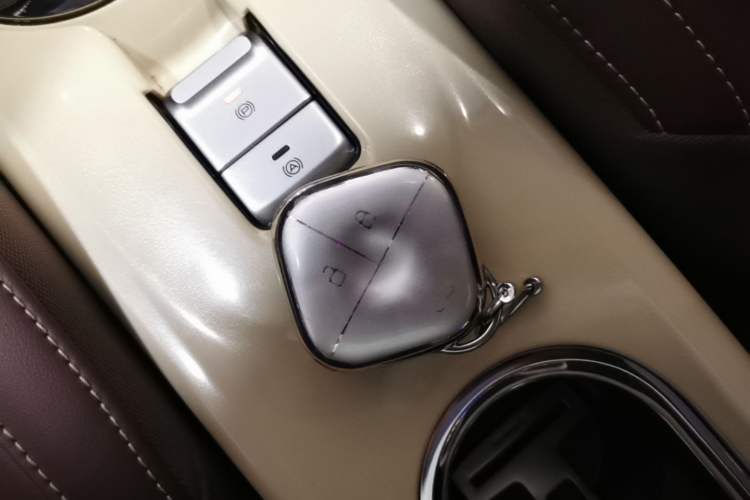 Used Wuling Bingo 2024 333 km Lingxi Connected Version Vehicle Key