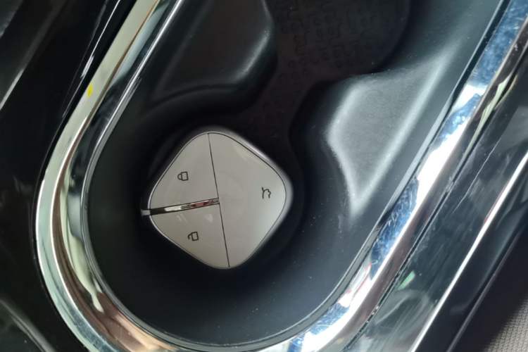 Used Wuling Bingo 2024 333 km Lingxi Connected Version Vehicle Key
