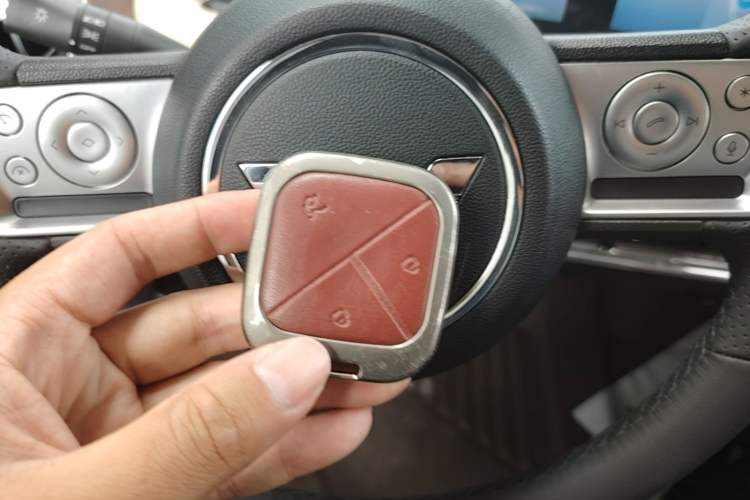 Used Wuling Bingo 2024 333 km Lingxi Connected Version Vehicle Key