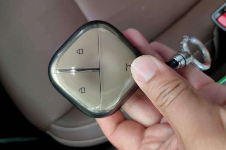 Used Wuling Bingo 2024 333 km Lingxi Connected Version Vehicle Key