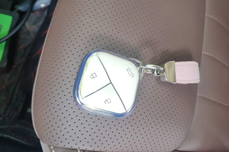 Used Wuling Bingo 2024 333 km Lingxi Connected Version Vehicle Key