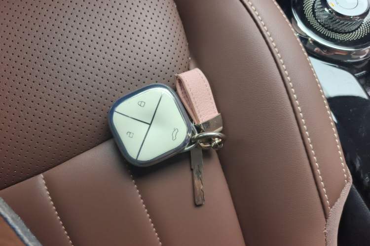Used Wuling Bingo 2024 333 km Lingxi Connected Version Vehicle Key