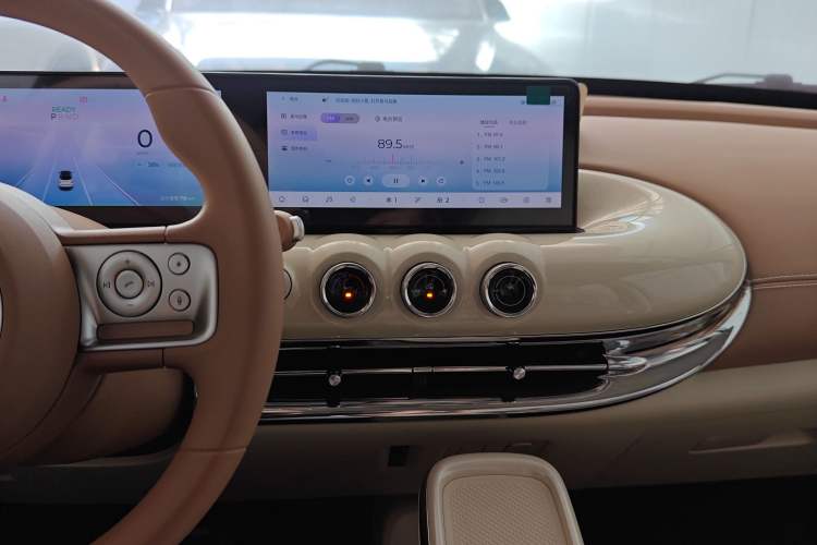 Used Wuling Bingo 2025 333 km Lingxi Connected Version Audio And AC Panel