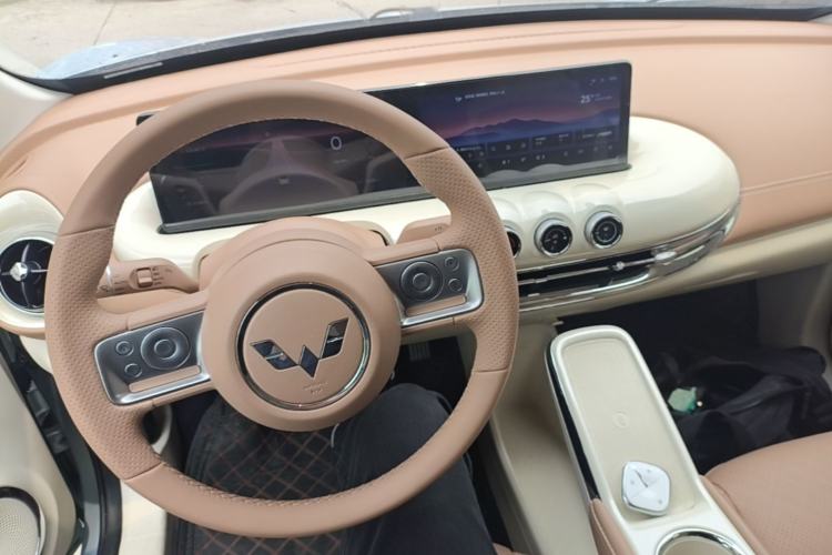 Used Wuling Bingo 2025 410 km Lingxi Deluxe Edition Center Console