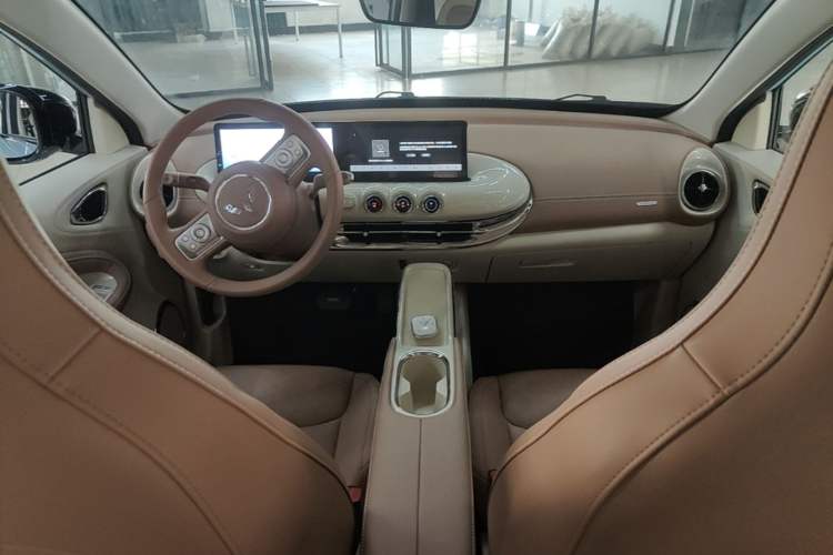 Used Wuling Bingo 2025 333 km Lingxi Deluxe Edition Center Console