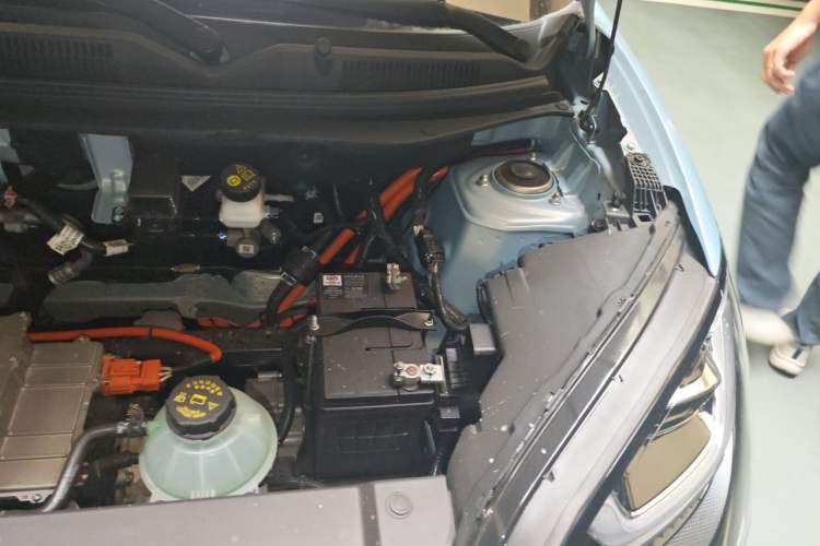 Used Wuling Bingo 2025 333 km Lingxi Connected Version Engine Bay Left