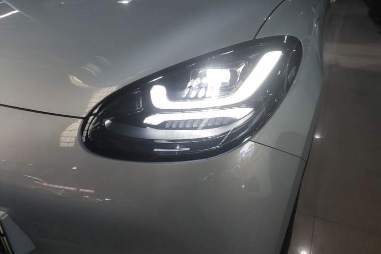 Used Wuling Bingo 2025 410 km Lingxi Deluxe Edition Left Front Headlight