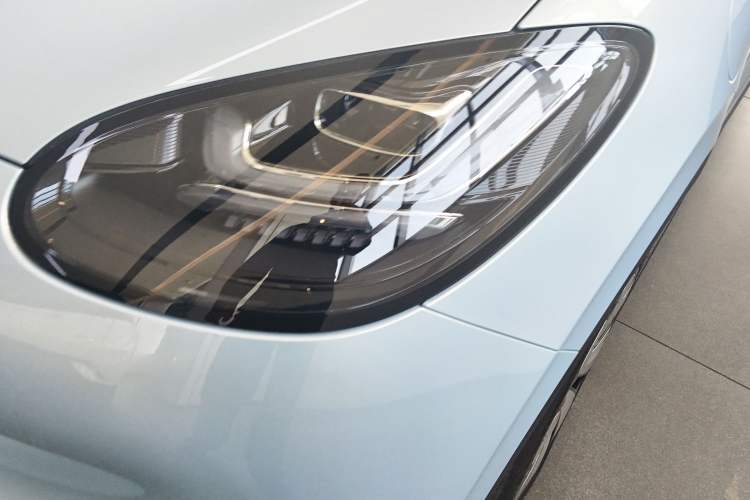 Used Wuling Bingo 2025 410 km Lingxi Deluxe Edition Left Front Headlight