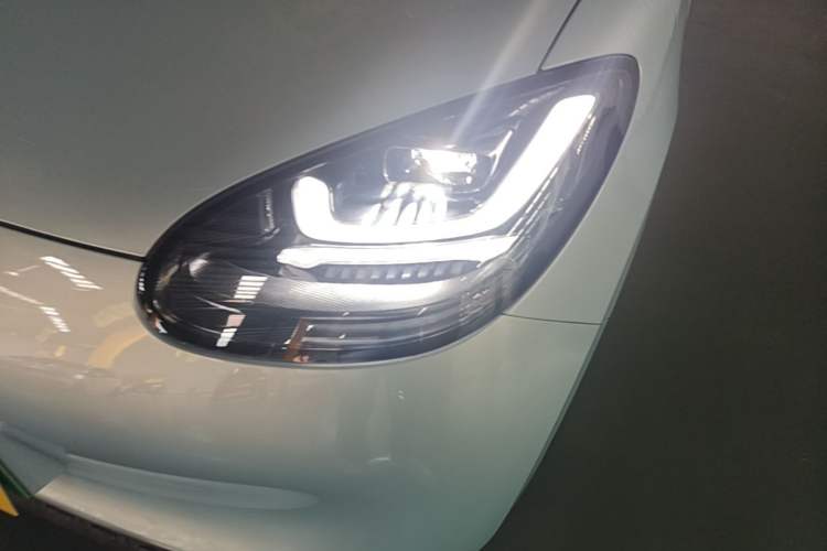 Used Wuling Bingo 2025 410 km Lingxi Deluxe Edition Left Front Headlight