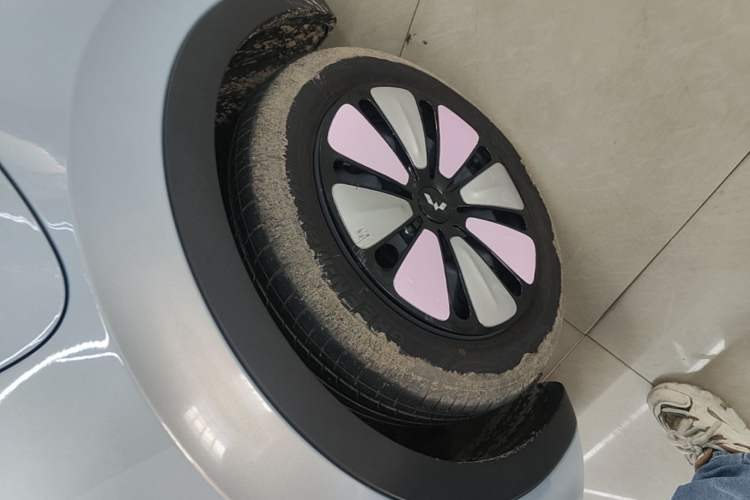 Used Wuling Bingo 2025 333 km Lingxi Deluxe Edition Left Front Wheel Hub