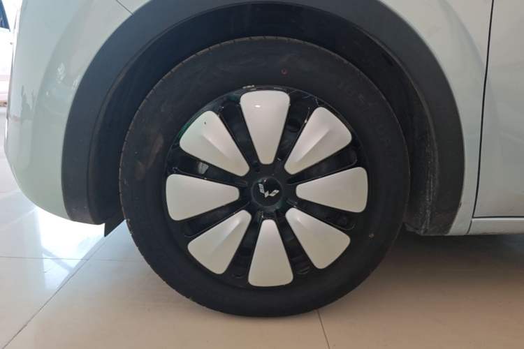 Used Wuling Bingo 2025 410 km Lingxi Deluxe Edition Left Front Wheel Hub