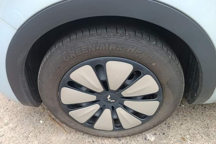 Used Wuling Bingo 2025 410 km Lingxi Deluxe Edition Left Front Wheel Hub