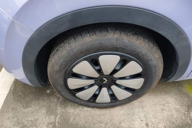 Used Wuling Bingo 2025 410 km Lingxi Deluxe Edition Left Front Wheel Hub