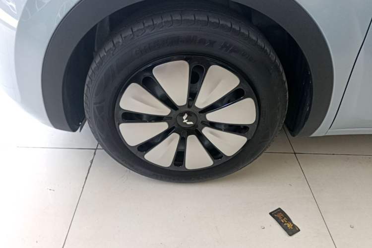 Used Wuling Bingo 2025 333 km Lingxi Connected Version Left Front Wheel Hub