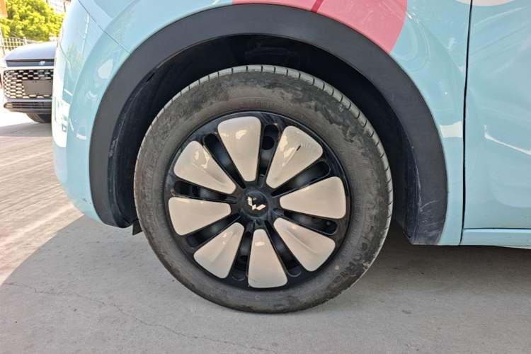 Used Wuling Bingo 2025 333 km Lingxi Deluxe Edition Left Front Wheel Hub