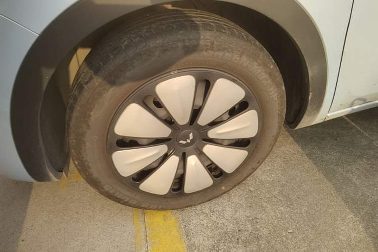 Used Wuling Bingo 2025 333 km Lingxi Deluxe Edition Left Front Wheel Hub