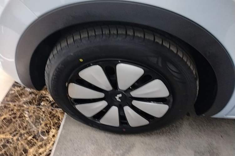 Used Wuling Bingo 2025 410 km Lingxi Deluxe Edition Left Front Wheel Hub