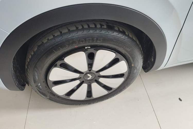 Used Wuling Bingo 2025 410 km Lingxi Deluxe Edition Left Front Wheel Hub