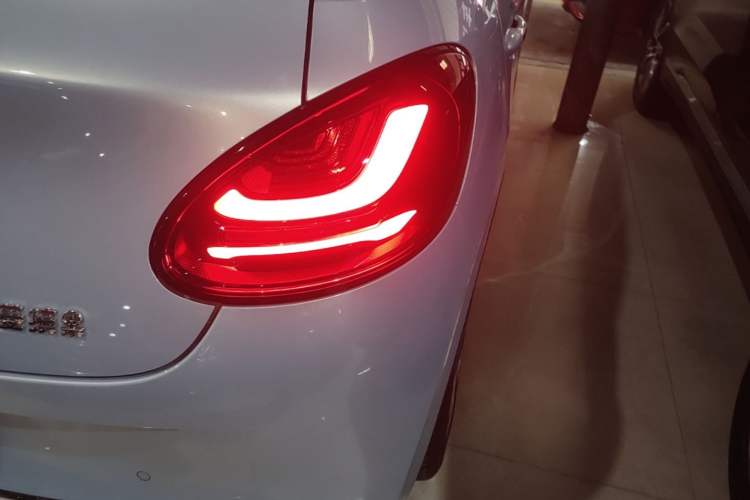 Used Wuling Bingo 2025 410 km Lingxi Deluxe Edition Right Rear Taillight