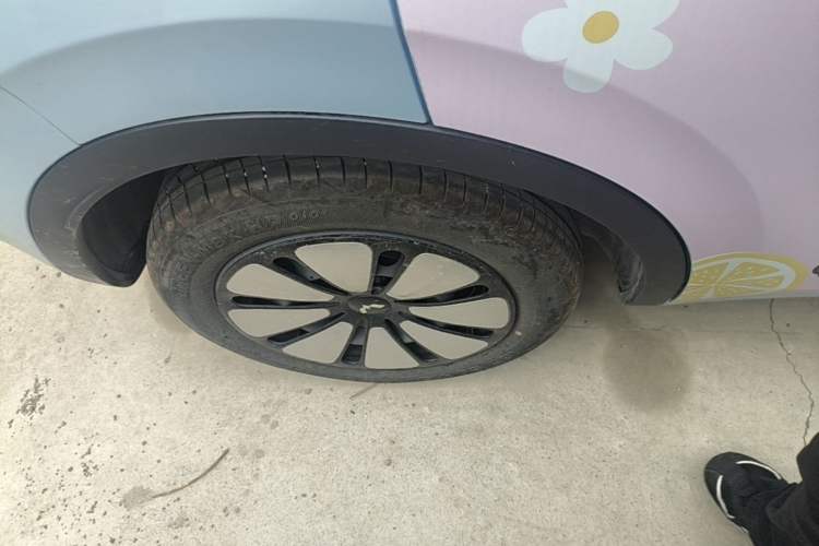 Used Wuling Bingo 2025 410 km Lingxi Deluxe Edition Right Rear Wheel Hub