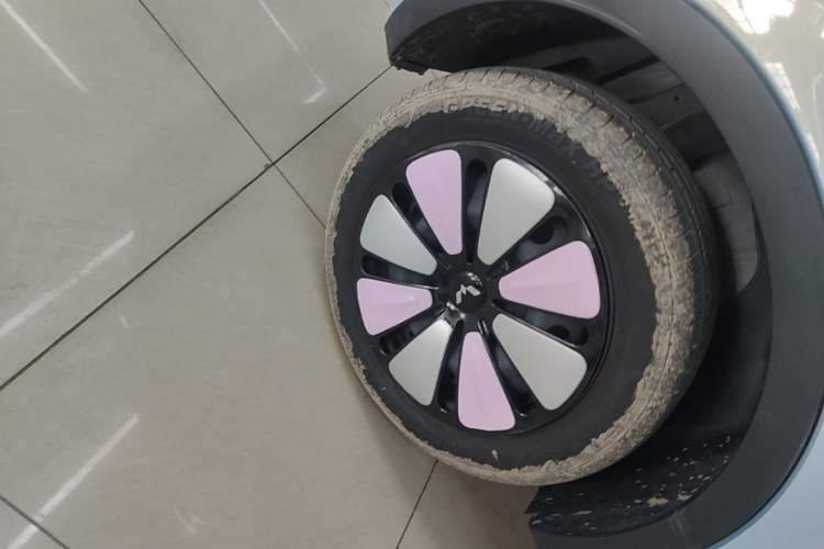 Used Wuling Bingo 2025 333 km Lingxi Deluxe Edition Right Rear Wheel Hub