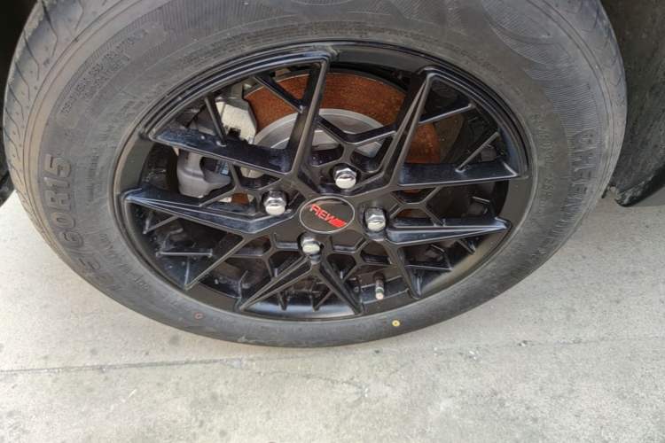 Used Wuling Bingo 2025 410 km Lingxi Deluxe Edition Right Rear Wheel Hub