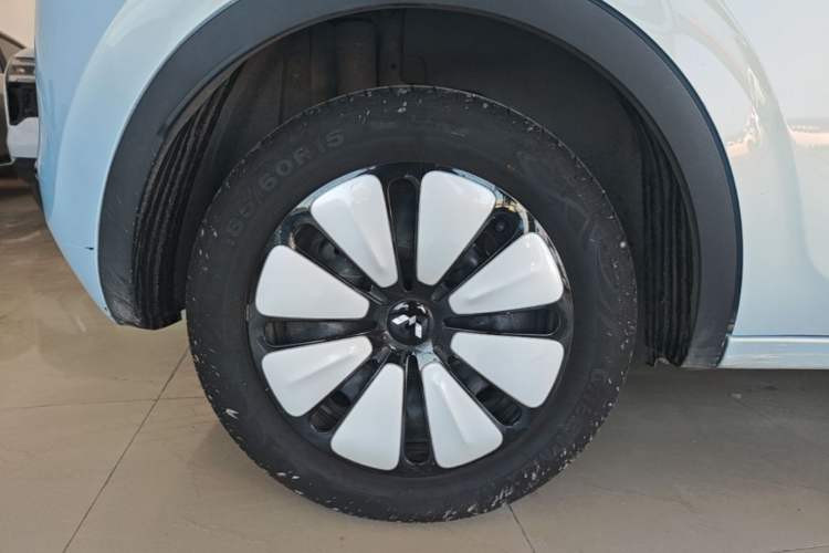 Used Wuling Bingo 2025 410 km Lingxi Deluxe Edition Right Rear Wheel Hub
