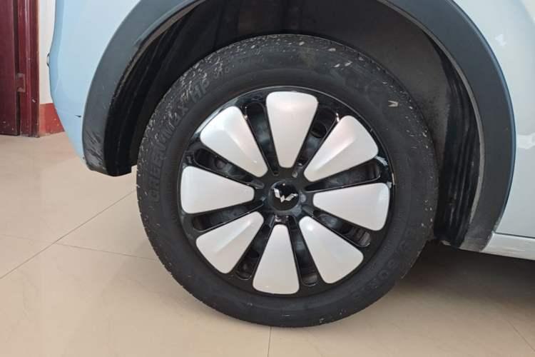 Used Wuling Bingo 2025 410 km Lingxi Deluxe Edition Right Rear Wheel Hub