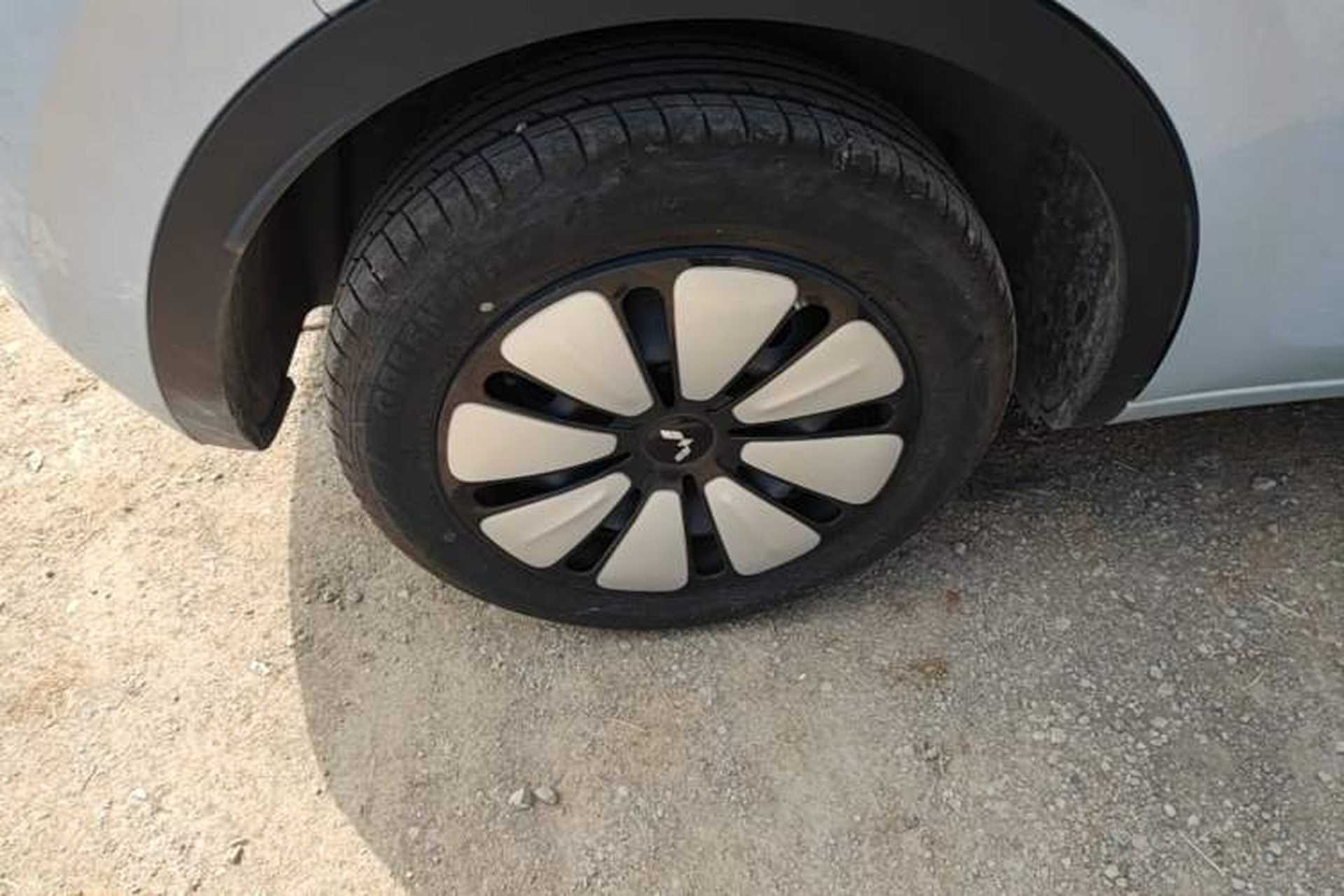 Used Wuling Bingo 2025 410 km Lingxi Deluxe Edition Right Rear Wheel Hub